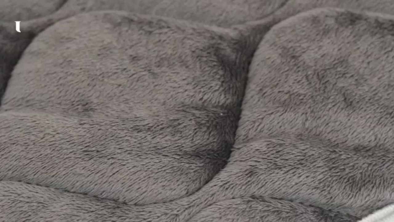 Self-Warming Pet Mat for Dogs & Cats - Diamond Pattern, Non-Slip Bottom, Washable - Ideal for Small to Medium Pets, Indoor/Outdoor Use, Autumn & Winter, Super Warm