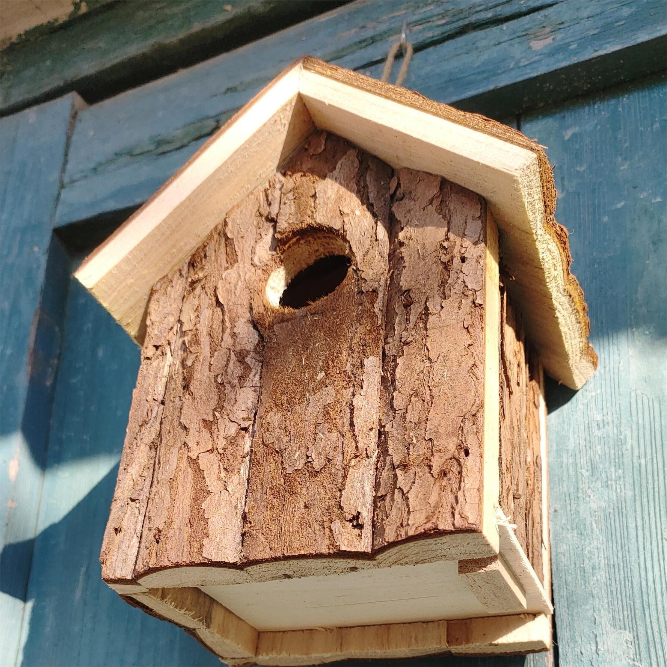1pc Deluxe Wooden Bird House - Ventilated, Easy-Clean, Hanging Bird Nest with Rope - Outdoor Bird Cage Accessories for Garden, Patio, Backyard
