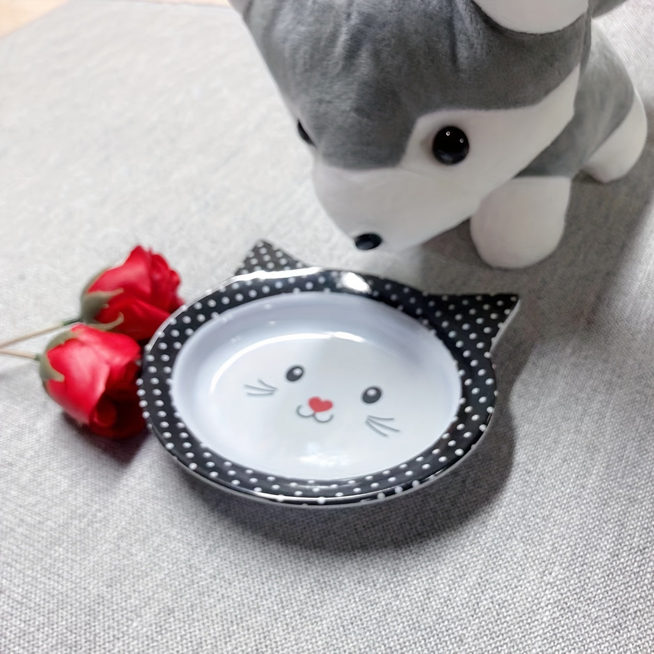 Whimsical Cat Face Shaped Pet Bowl - Feeding & Watering Supplies - Non-Slip Plastic Food and Water Dish with Stable Tableware for Easy Mealtime