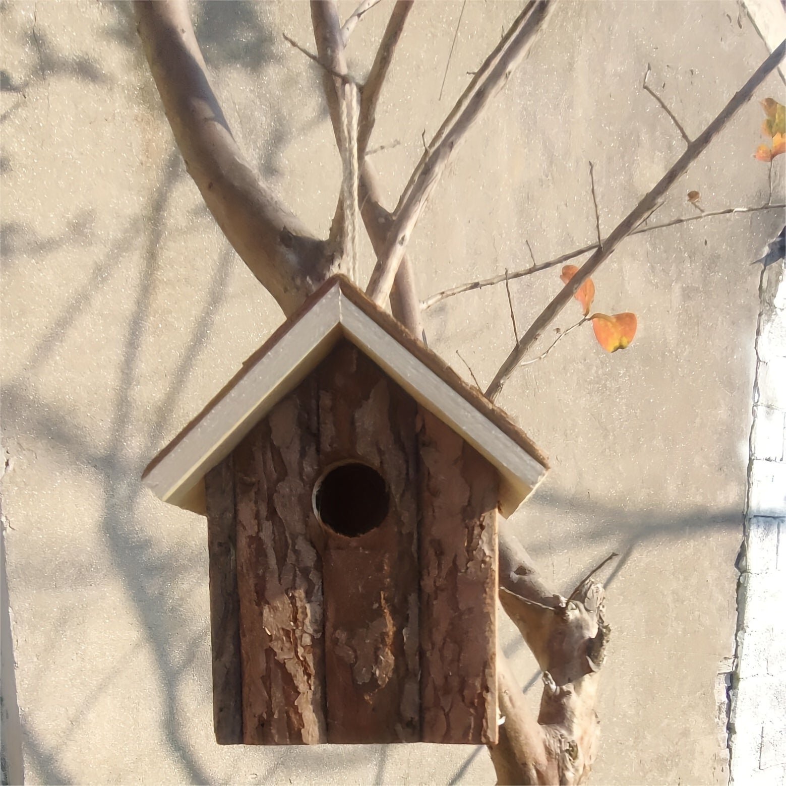 1pc Deluxe Wooden Bird House - Ventilated, Easy-Clean, Hanging Bird Nest with Rope - Outdoor Bird Cage Accessories for Garden, Patio, Backyard