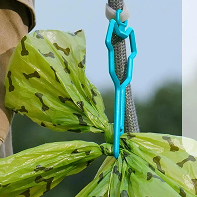 Dog Poop Bag Holder Pet Waste Carrier Clip Hands-Free Dog Leash Dispenser Outdoor Walking Puppy Poop Bags Clip Easy To Carry