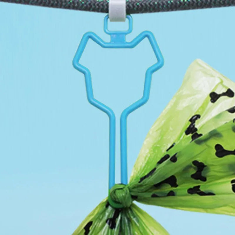 Dog Poop Bag Holder Pet Waste Carrier Clip Hands-Free Dog Leash Dispenser Outdoor Walking Puppy Poop Bags Clip Easy To Carry