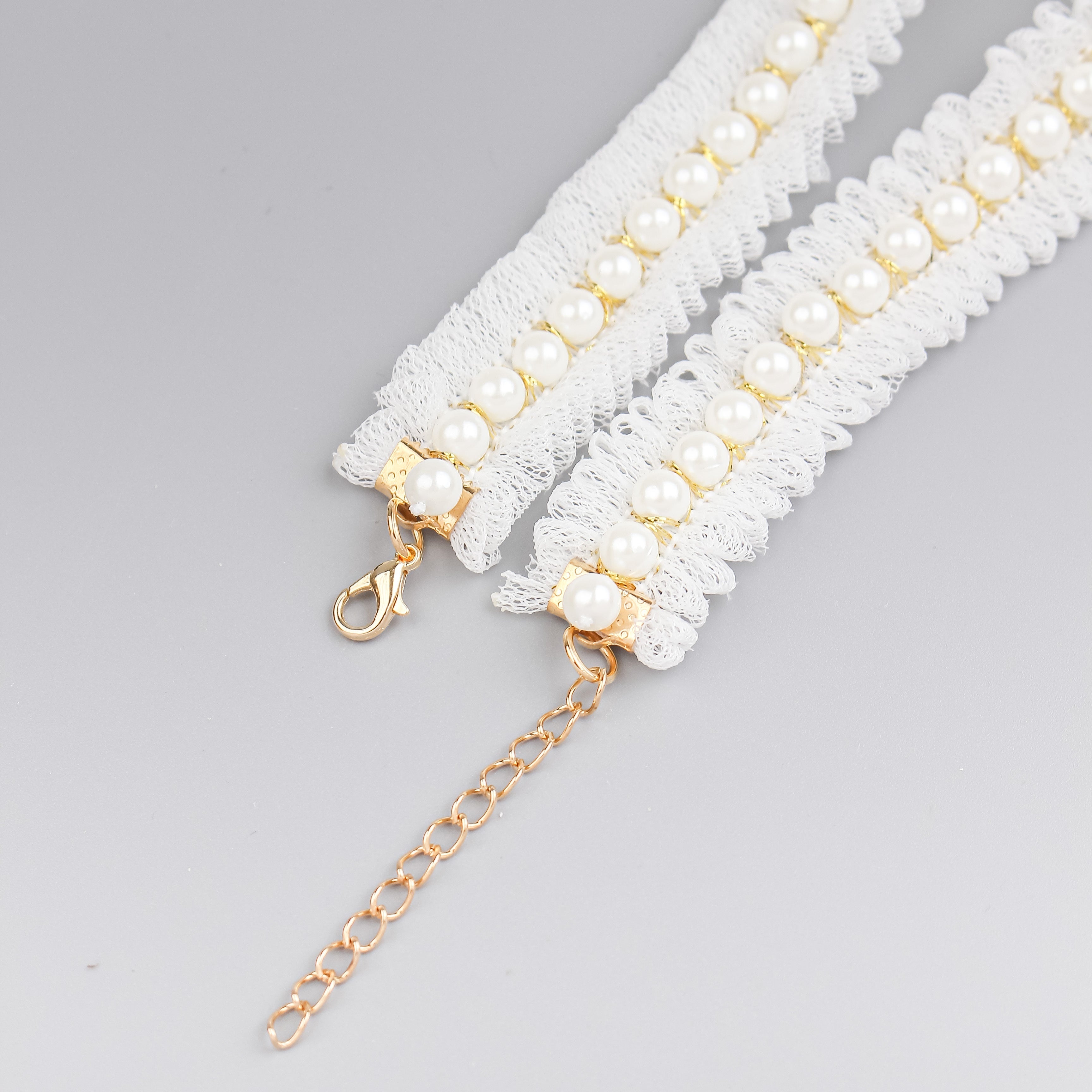 Pearl and Lace Pet Collar, Cute Dog and Cat Adjustable Neck Accessory with Mesh Ruffle Detail - Elegant Patterned Design for Stylish Pets