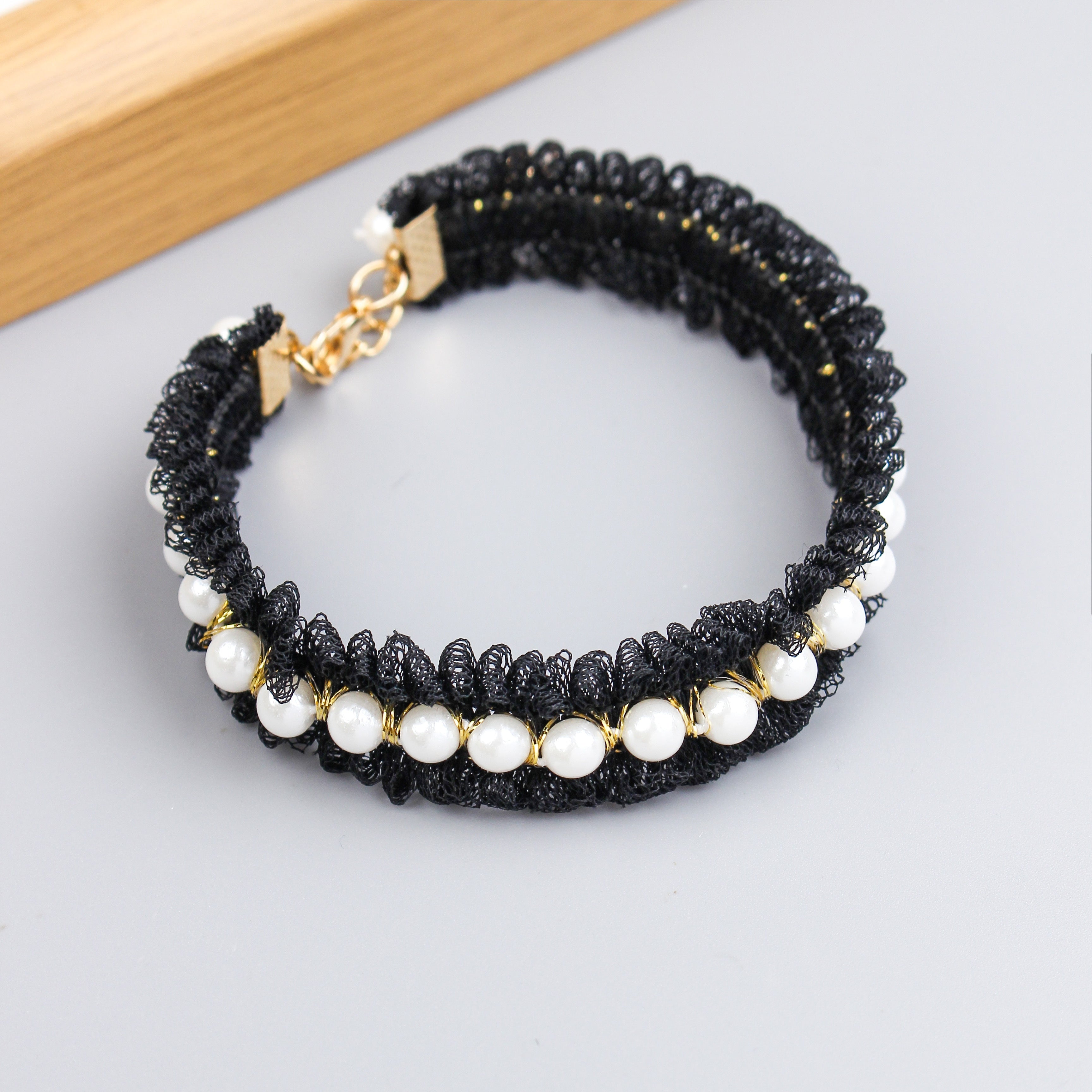 Pearl and Lace Pet Collar, Cute Dog and Cat Adjustable Neck Accessory with Mesh Ruffle Detail - Elegant Patterned Design for Stylish Pets