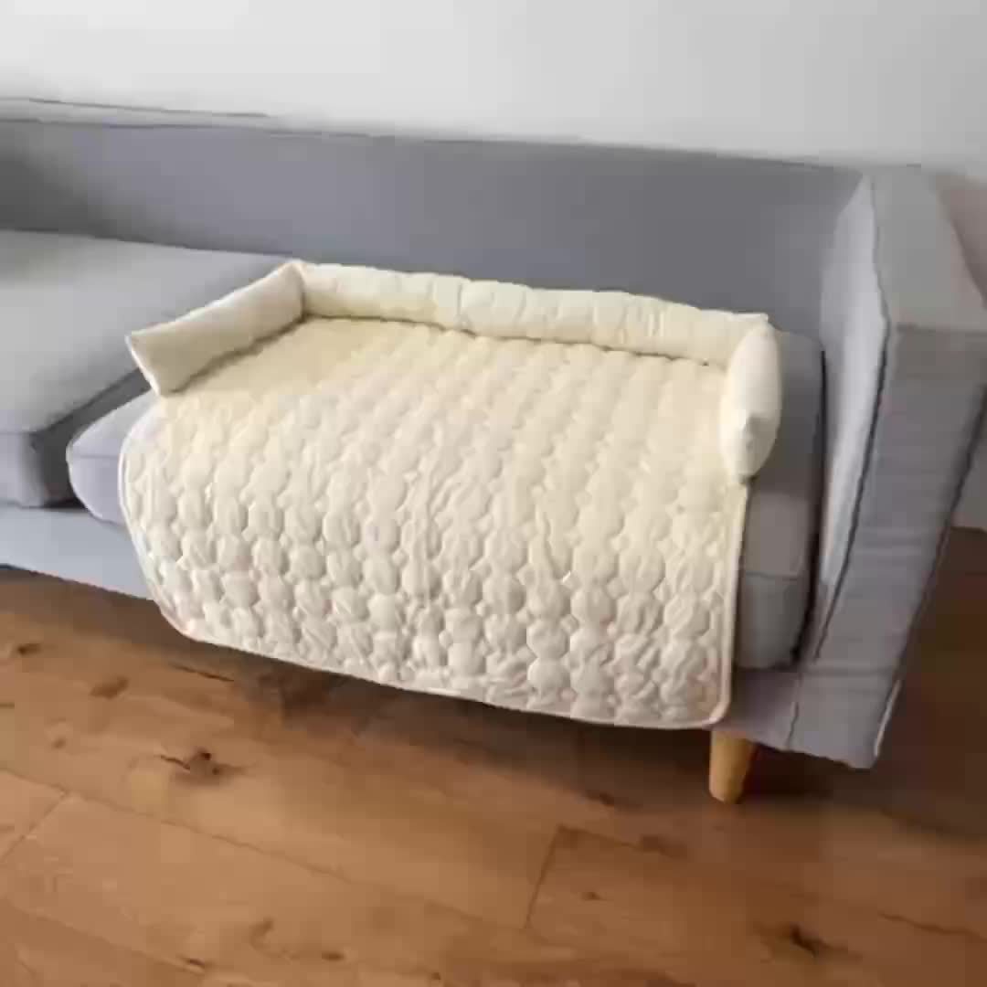 Luxurious Plush Pet Bed for Dogs & Cats - Non-Slip, Scratch-Resistant Sofa Nest with Polyester Fill - Ideal for Small to Medium Breeds