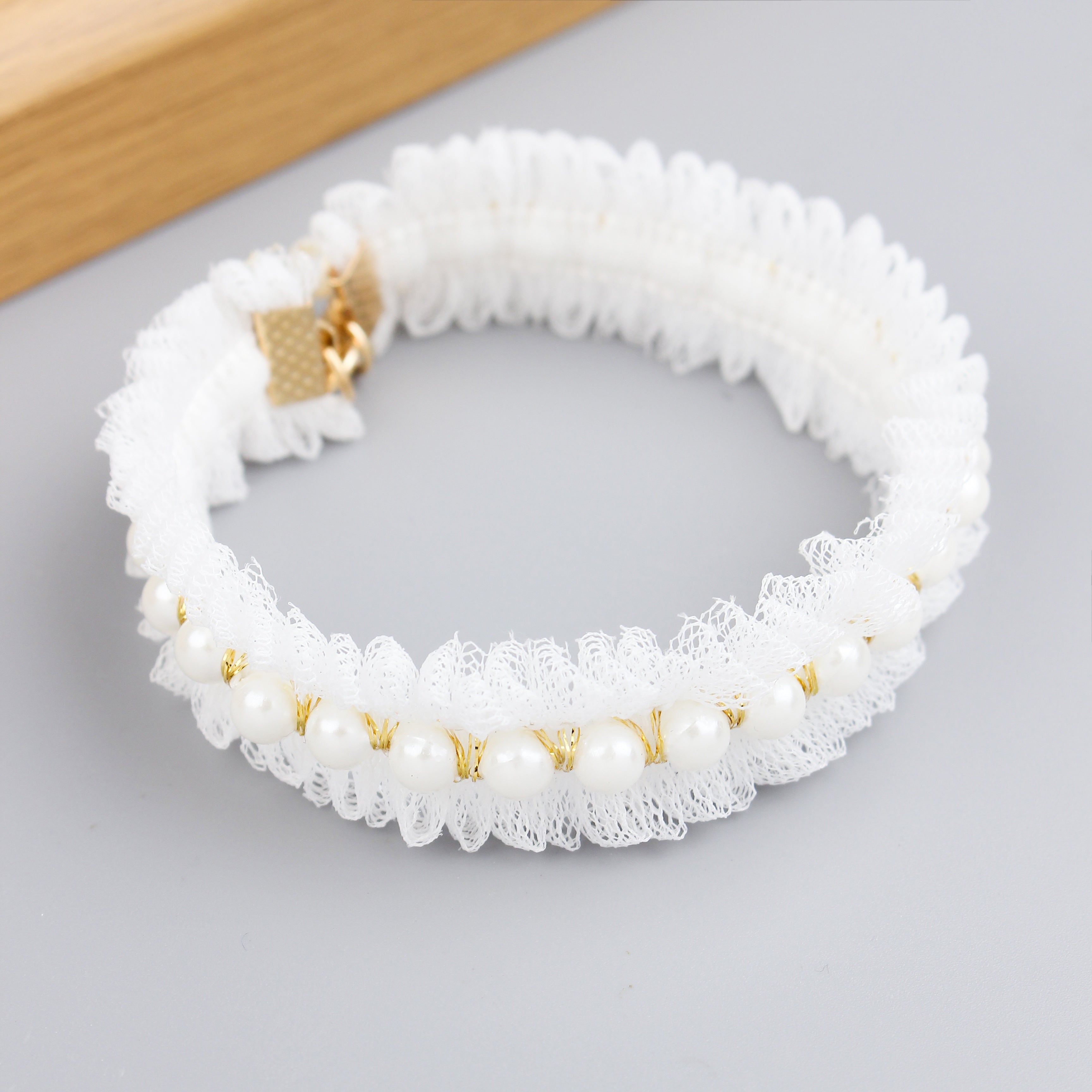 Pearl and Lace Pet Collar, Cute Dog and Cat Adjustable Neck Accessory with Mesh Ruffle Detail - Elegant Patterned Design for Stylish Pets