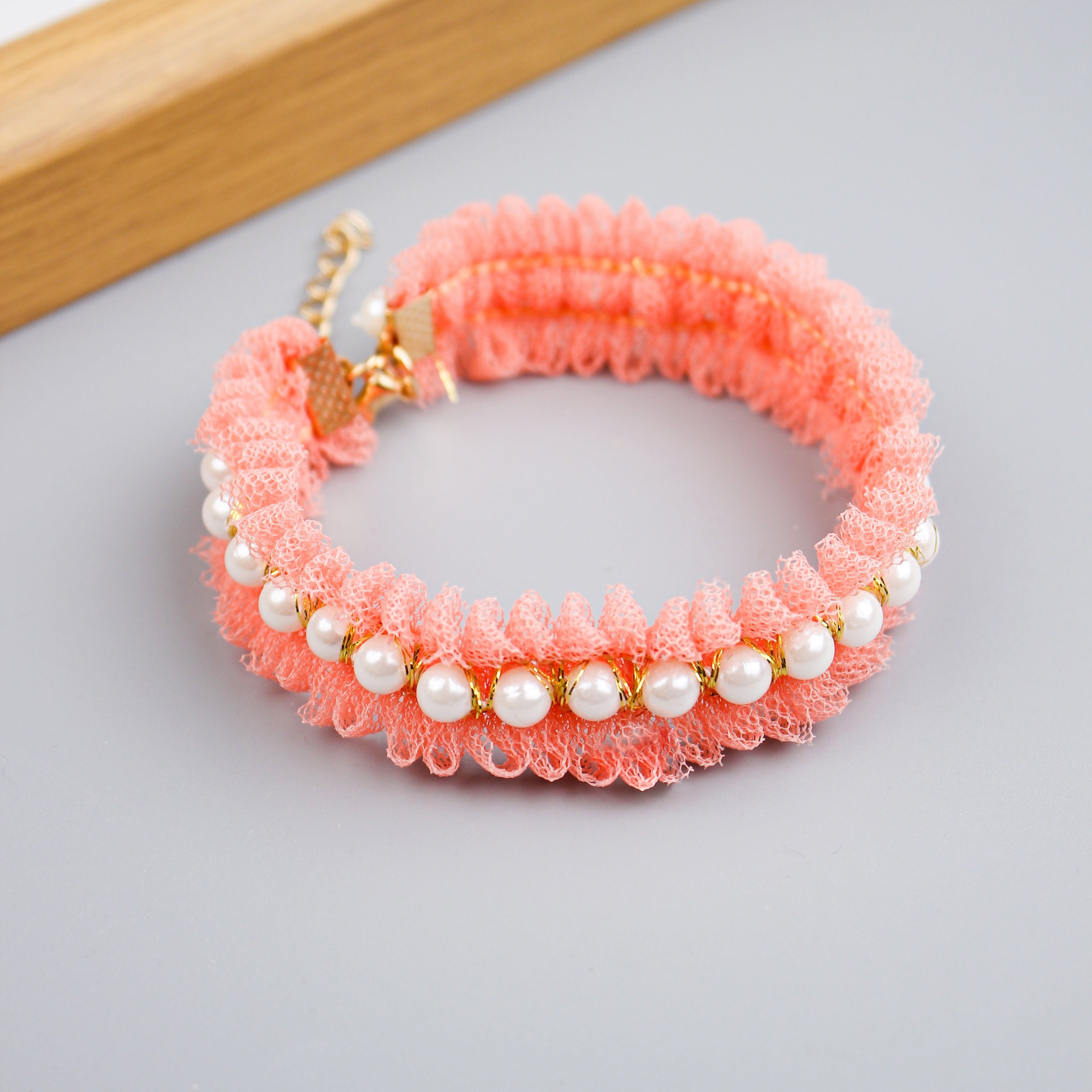 Pearl and Lace Pet Collar, Cute Dog and Cat Adjustable Neck Accessory with Mesh Ruffle Detail - Elegant Patterned Design for Stylish Pets