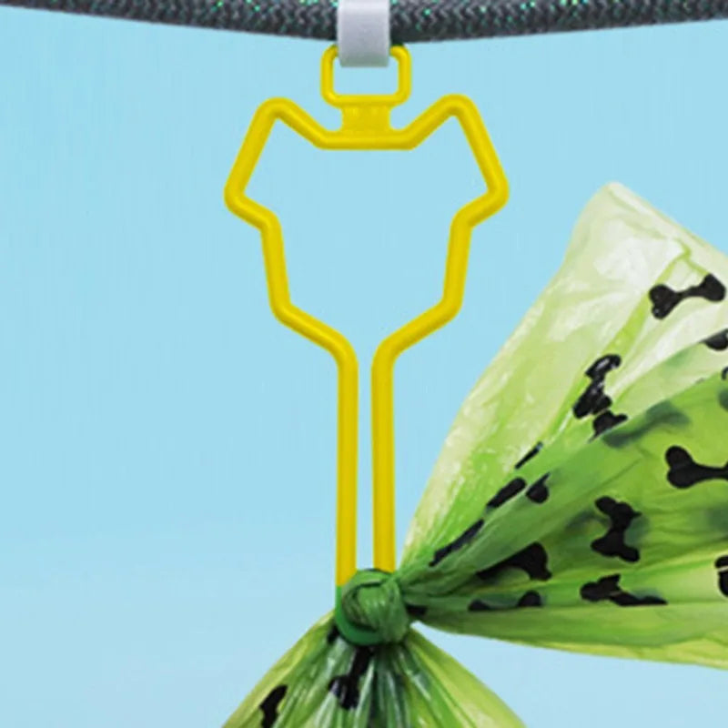 Dog Poop Bag Holder Pet Waste Carrier Clip Hands-Free Dog Leash Dispenser Outdoor Walking Puppy Poop Bags Clip Easy To Carry
