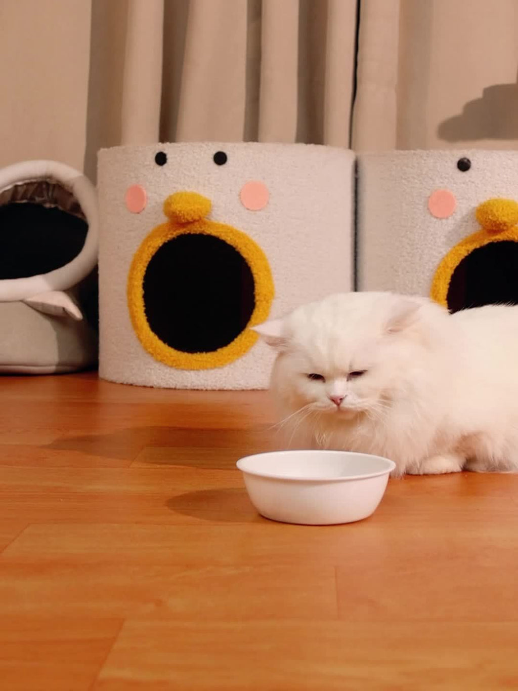 Automatic Cat Feeder And Water Dispenser Set, Plastic Pet Feeding Station, Gravity-Fed Food And Water System, No Battery Needed, with Smart Anti-Wet Design for Cats